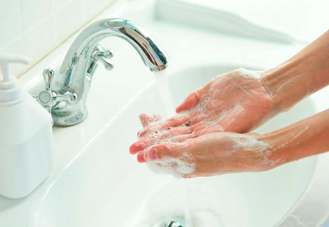 شستن دست‌ها قبل از غذاخوردن و پس از دست‌شویی